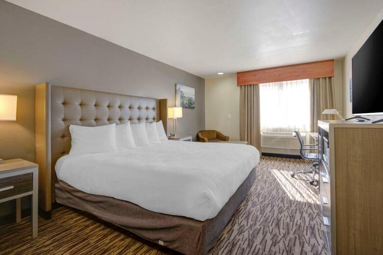 Hotel Best Western Plus Peppertree Airport Inn