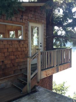 Cottage Lake Tree House Bed And Breakfast