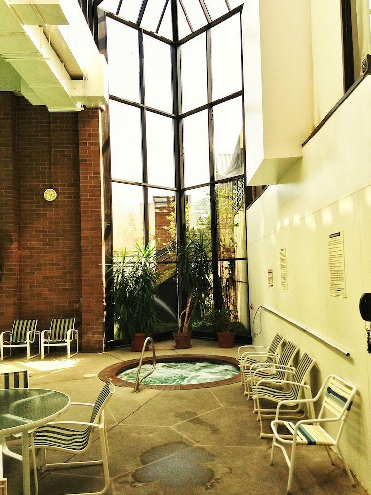 Coast Wenatchee Center Hotel