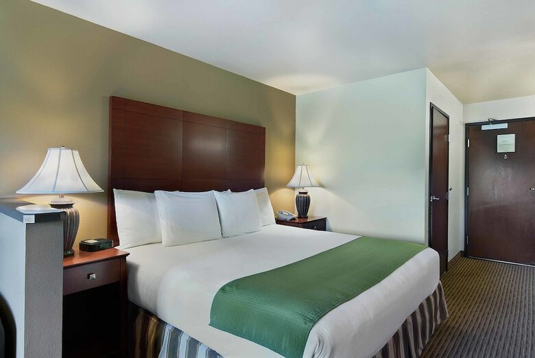 Hotel Oxford Suites Yakima