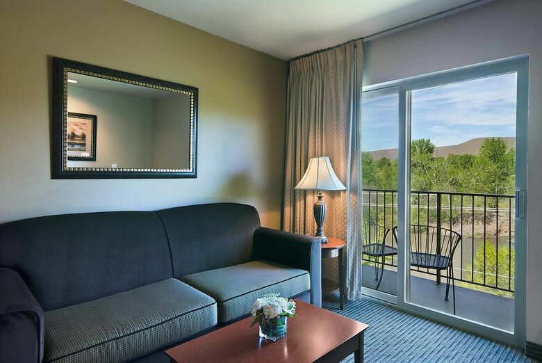 Hotel Oxford Suites Yakima