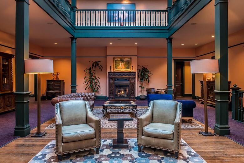 Montvale Hotel