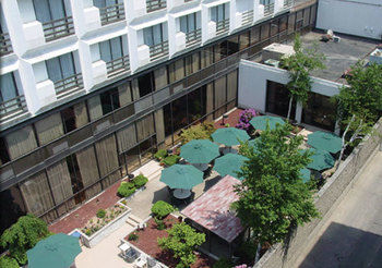 Pullman Plaza Hotel