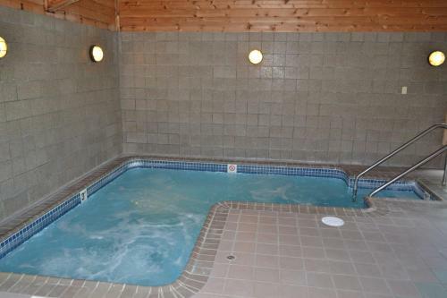 Cobblestone Hotel And Suites - Wisconsin Rapids