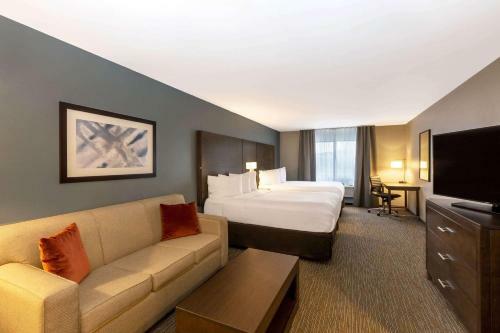 Alakai Hotel & Suites