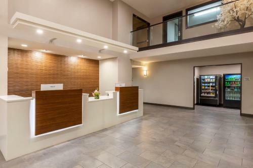 Alakai Hotel & Suites