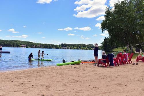 Delton Oaks Resort Motel