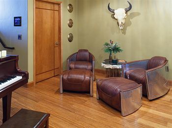 Hotel The White Buffalo Club