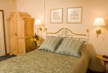 Hotel Getaways At Olympic Village Inn