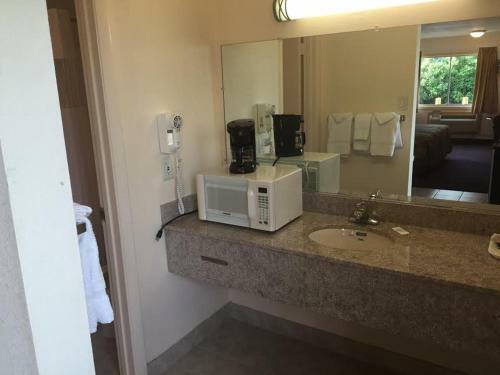 Motel Belmont Inn And Suites