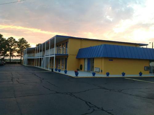 Motel Belmont Inn And Suites