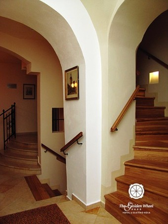 Hotel The Golden Wheel