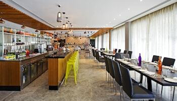 Hotel Zone By The Park Coimbatore