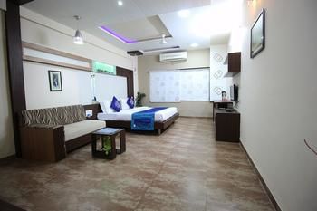 Hotel Oyo Premium Sola Sg Highway