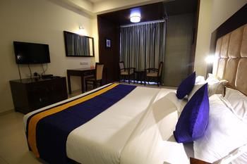 Hotel Oyo Premium Sola Sg Highway
