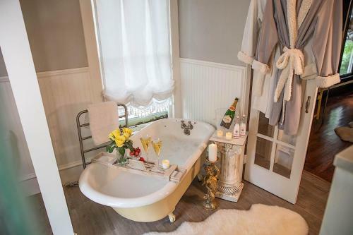 Bed & Breakfast Red Gate Inn