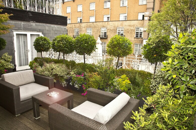 St James Hotel & Club