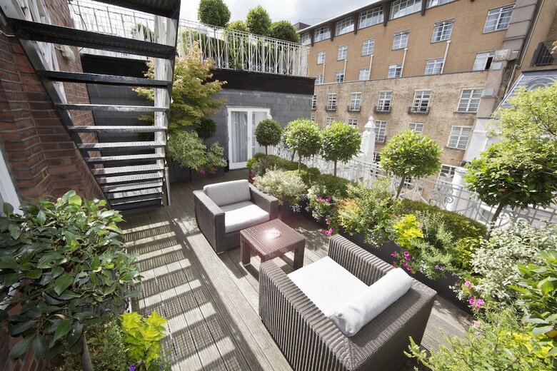 St James Hotel & Club