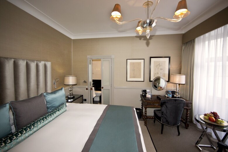 St James Hotel & Club