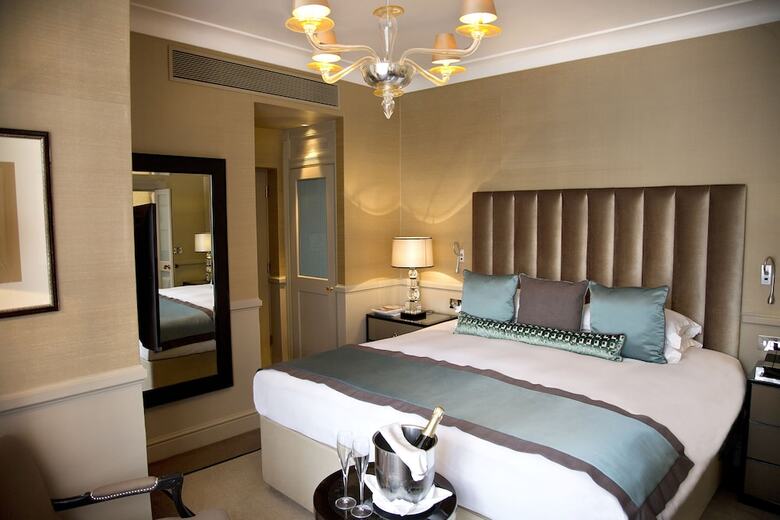 St James Hotel & Club