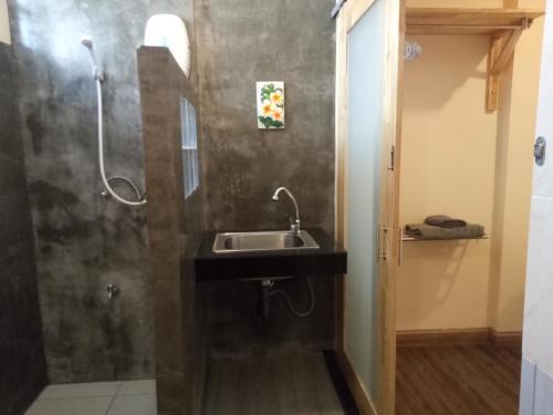 Hostal Little Guest House Hotel