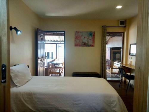 Hostal Little Guest House Hotel