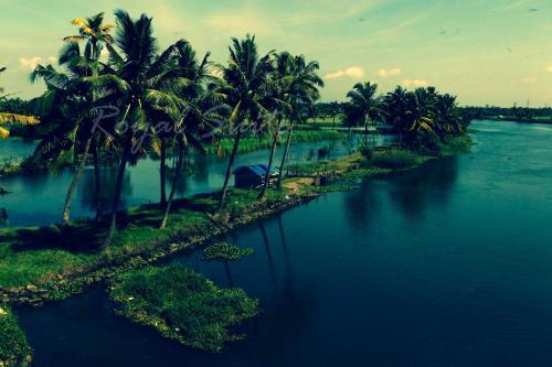 Kumarakom Heritage Houseboats