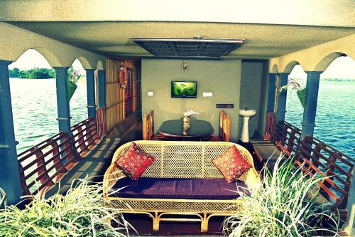 Kumarakom Heritage Houseboats