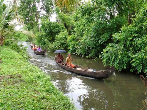 Eco Trails Houseboats