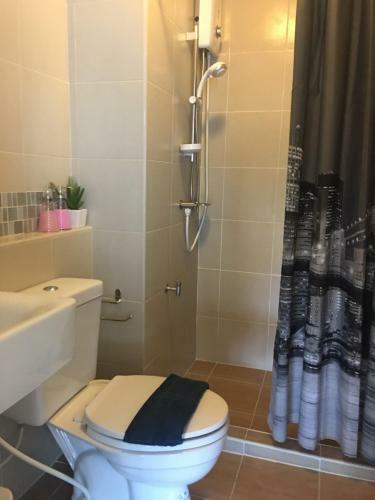 Apartamento Baan Kun Koey Condo