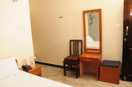 Hotel Rathnavel Towers