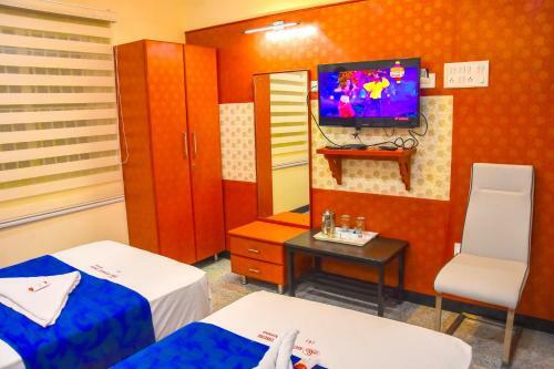 Hotel Rathnavel Towers