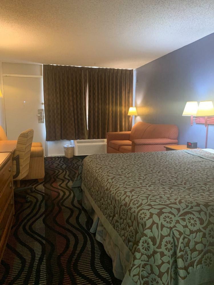 Hotel Days Inn South