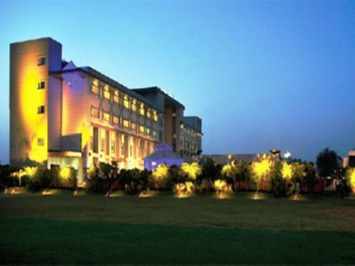 Hotel Brijwasi Lands Inn