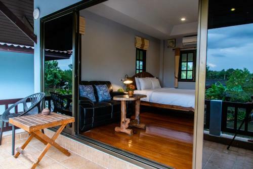 Hotel Baanrimnam Resort Trat
