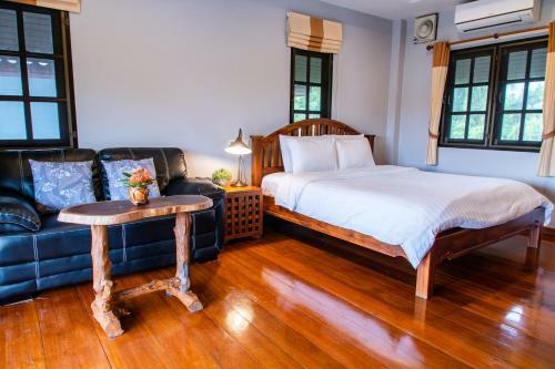 Hotel Baanrimnam Resort Trat