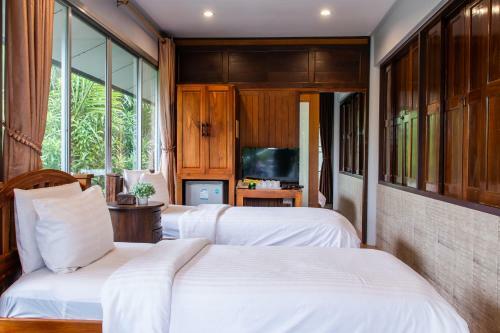 Hotel Baanrimnam Resort Trat