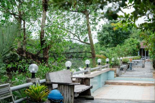 Hotel Baanrimnam Resort Trat