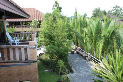 Hotel Baanrimnam Resort Trat