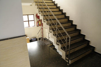 Fabhotel Karol Bagh Main Market