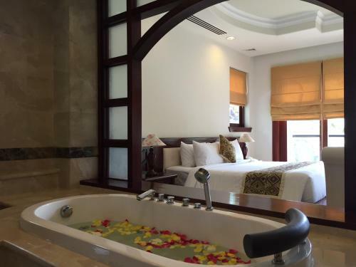 Hotel Olalani Resort & Condotel
