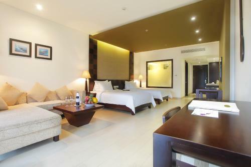Hotel Olalani Resort & Condotel