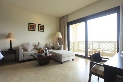 Hotel Olalani Resort & Condotel