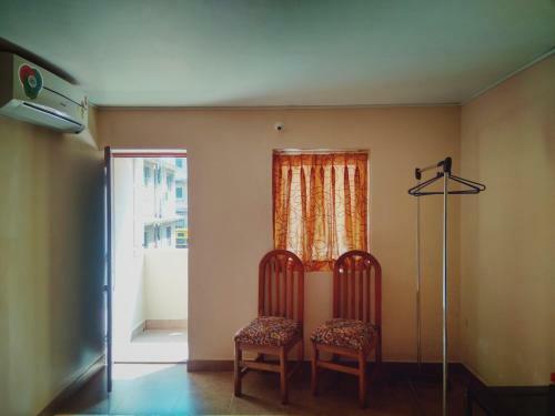 Hostal Menezes House