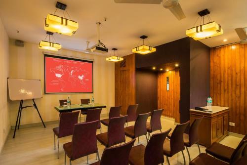 Hotel Home@f37 Kailash Colony Metro