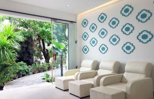 Green Field Hotel