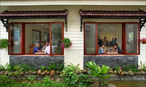 Green Field Hotel