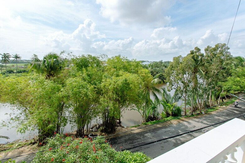 Aurora Riverside Hotel & Villas