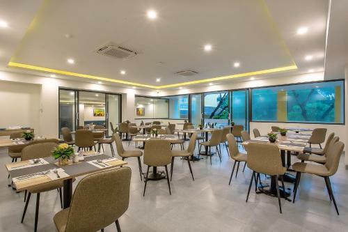 Aurora Riverside Hotel & Villas