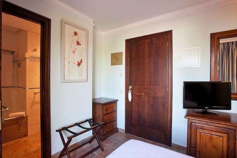 Hotel Cala Sant Vicen�